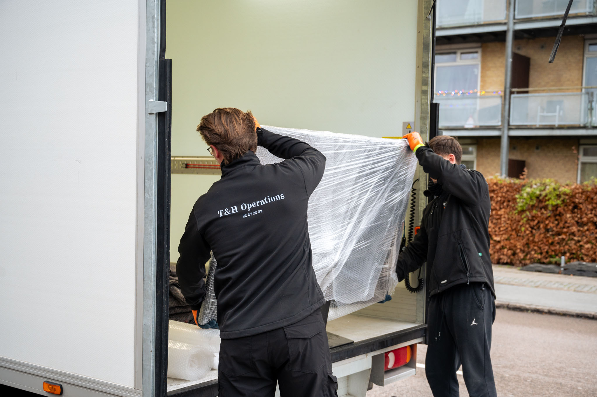 T&H Operations team og flyttebil